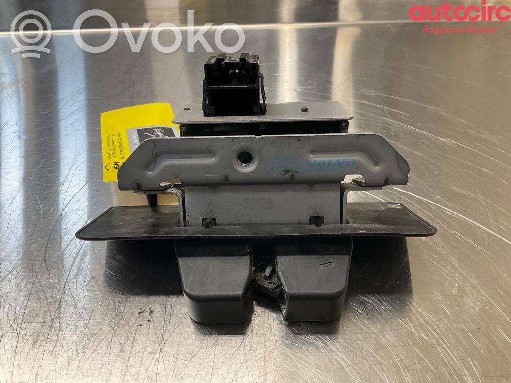 Volvo XC70 Front door lock 