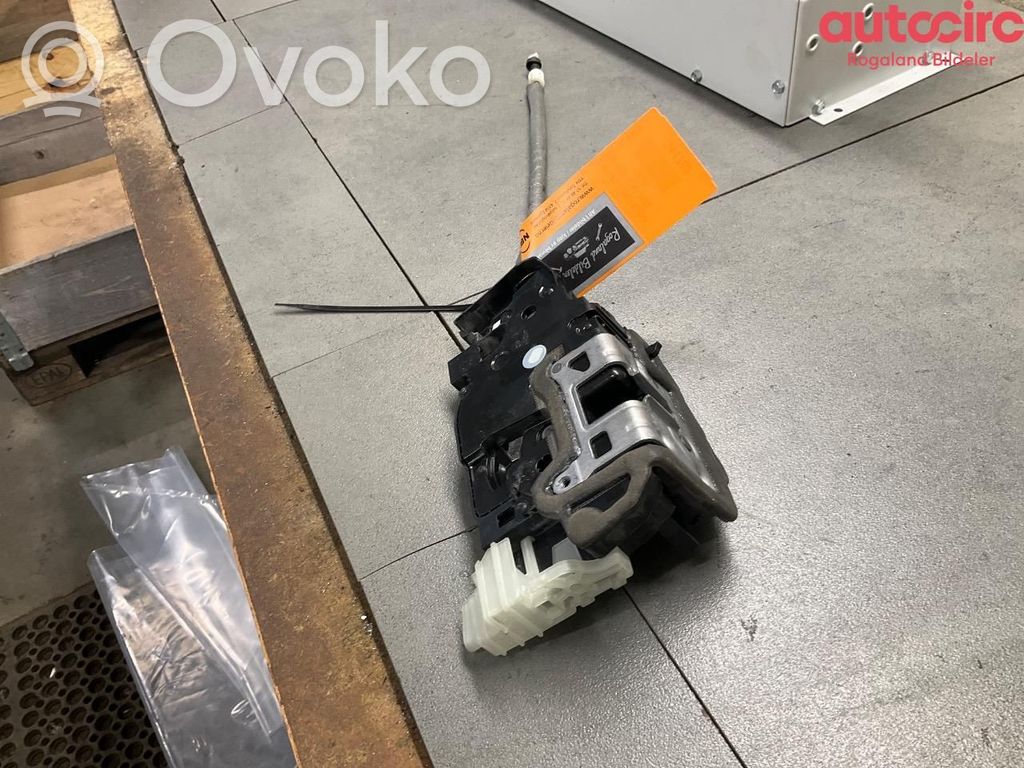 Mercedes-Benz EQB Etuoven lukko