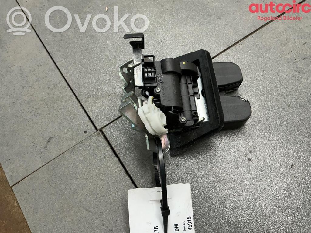 Etuoven lukko   8W9827505D,8W9827505C,8W9827505C,8W9827505D
