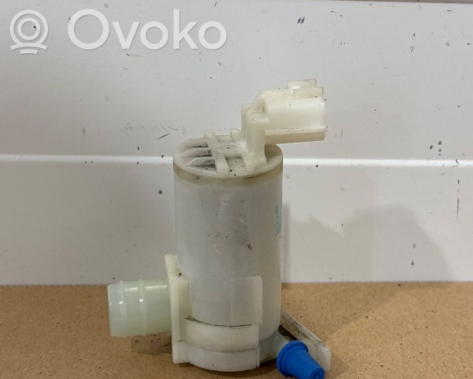 Isuzu D-Max Windscreen/windshield washer pump 