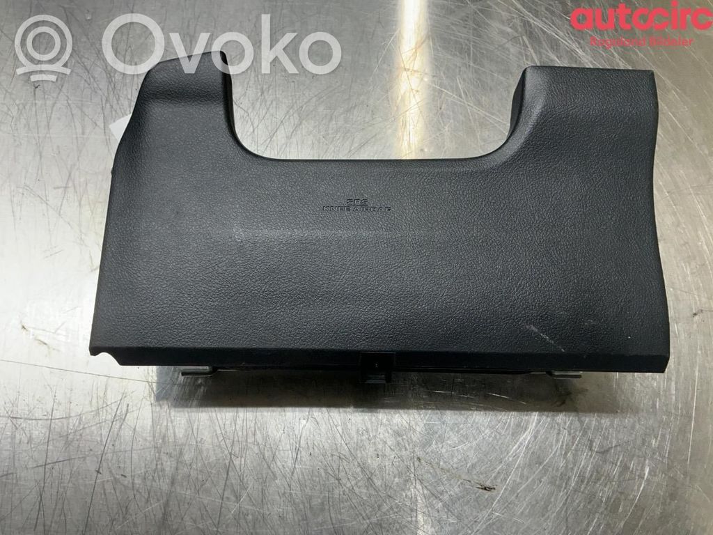 Toyota Auris E180 Polviturvatyyny
