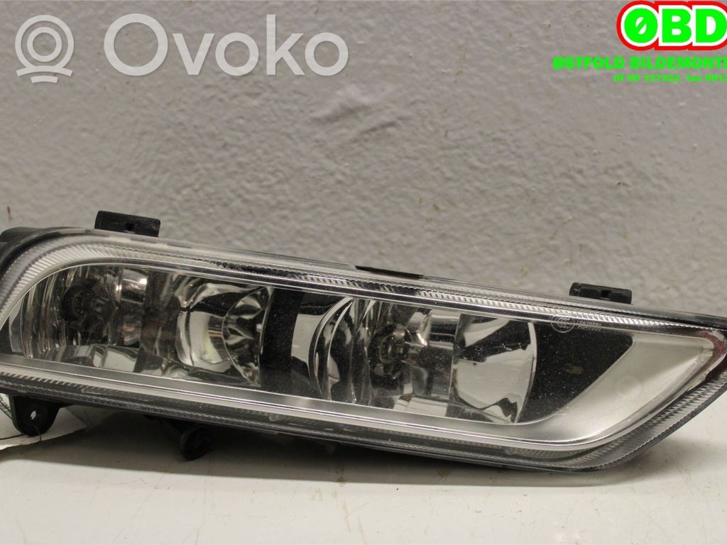 Volkswagen PASSAT B7 Światło przeciwmgłowe przednie