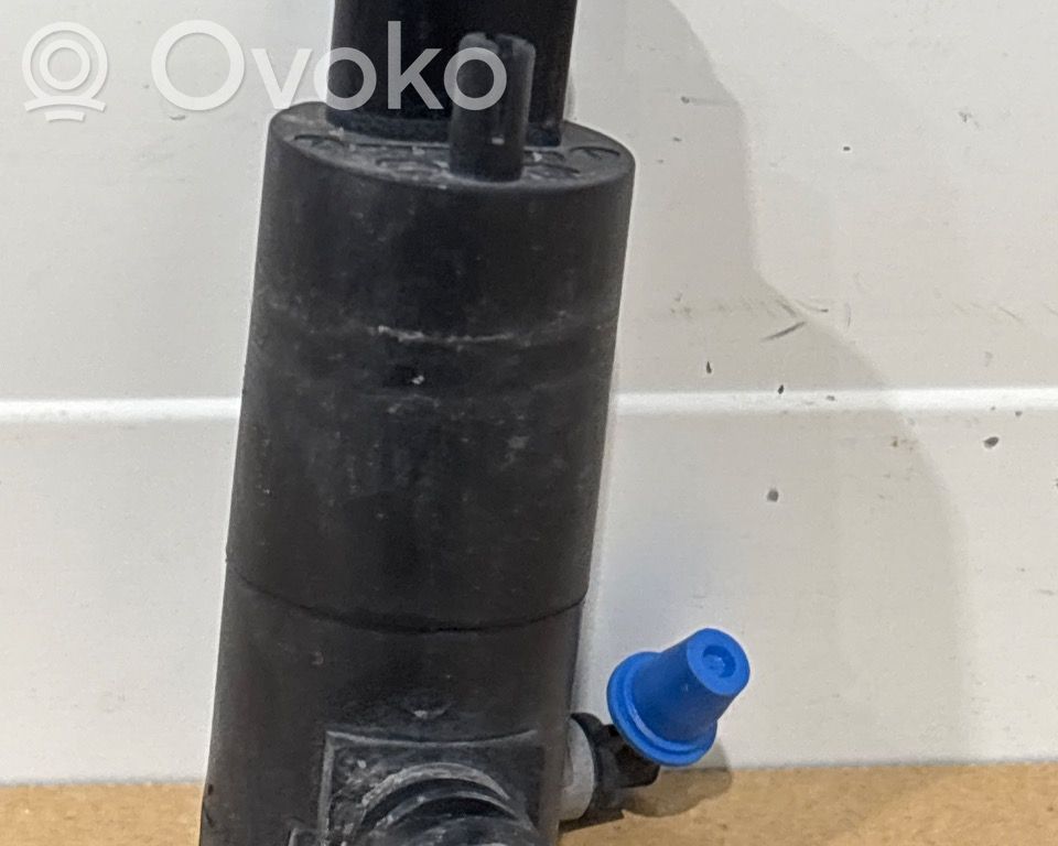 Toyota Avensis T270 Windscreen/windshield washer pump 