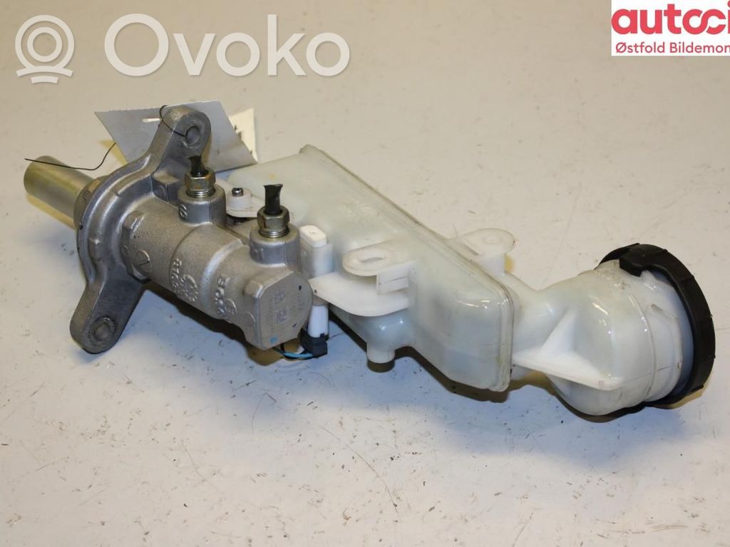 Master brake cylinder