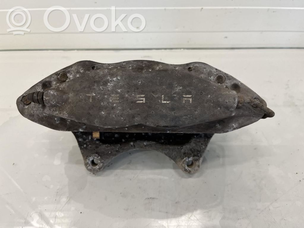 Front brake caliper   100316000B,100316000C,100316000D,100779400C,104263900B,104263900C,104263900D,104263900E,104263900F,104263998E