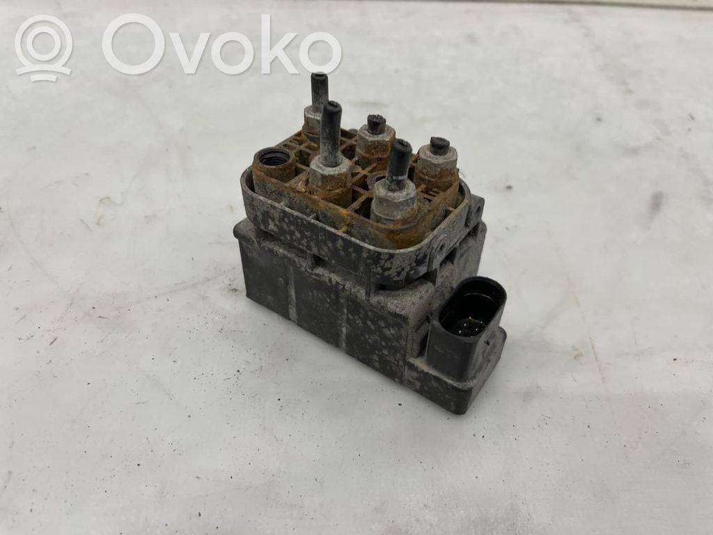 Porsche Panamera (970) Rozdzielacz / Blok zaworowy zawieszenia pneumatycznego osi tylnej 