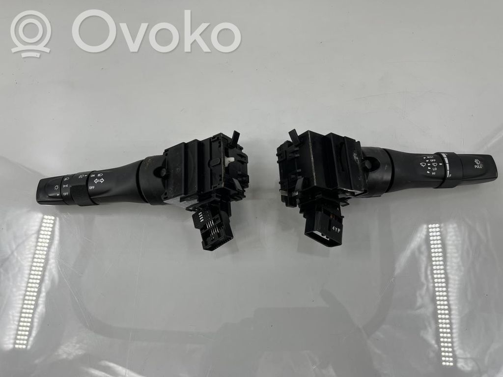 Isuzu D-Max Interruptor de control multifunción 