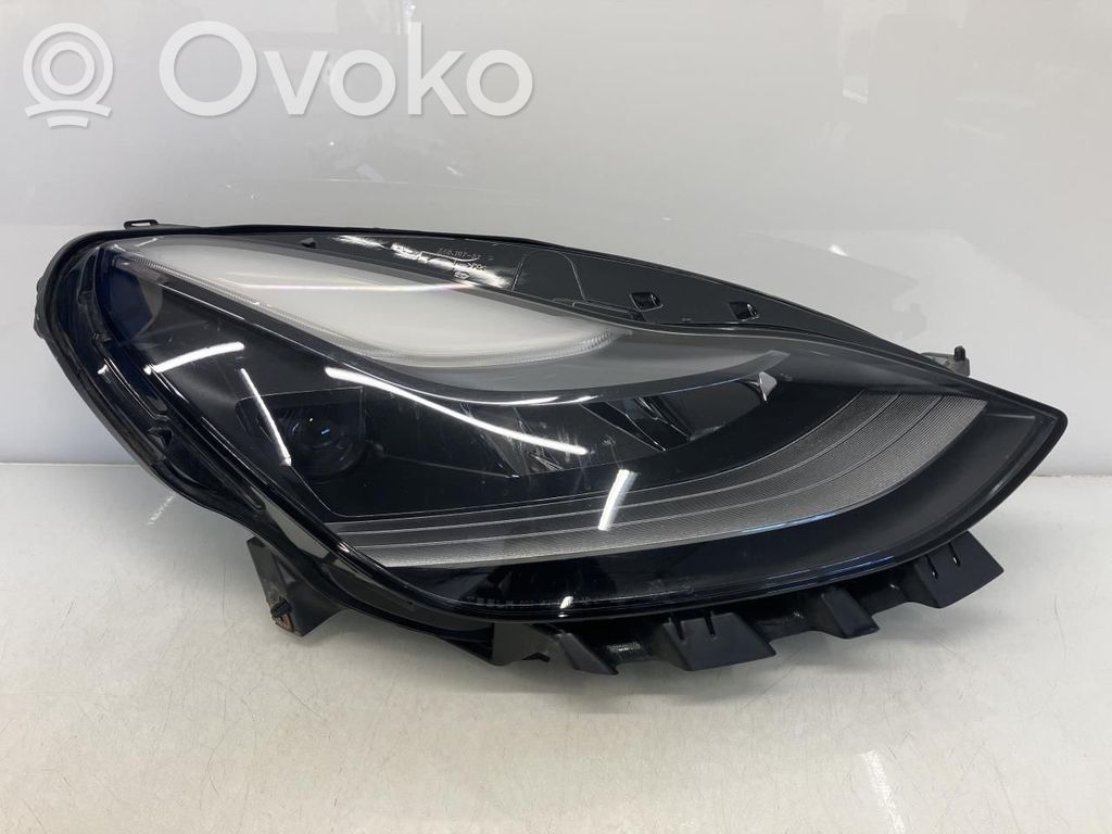 Tesla Model Y Lampa przednia 