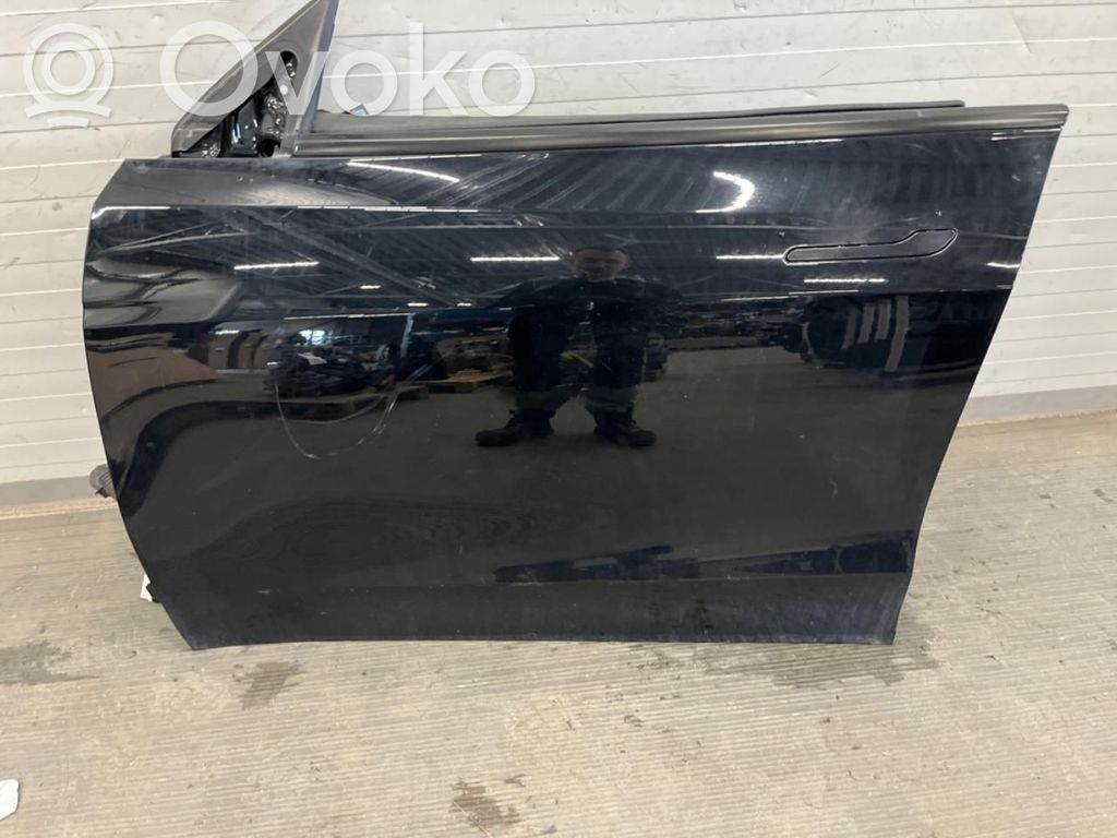 Tesla Model Y Дверь 