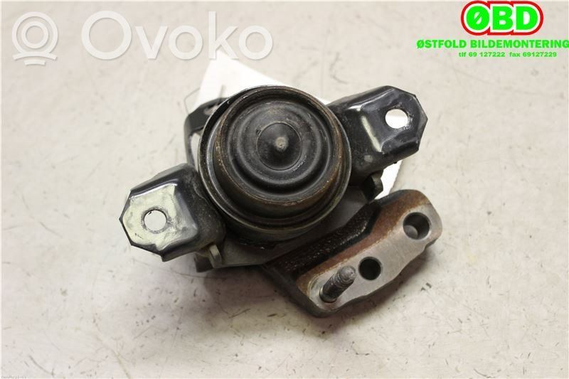 Peugeot 108 Engine mount bracket 