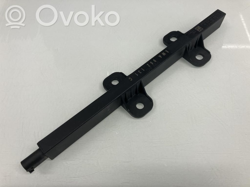 Radion antenni   2699948,VWR2KA15K603AA,5WA962131C,2699948,5WA962131C,VWR2KA15K603AA