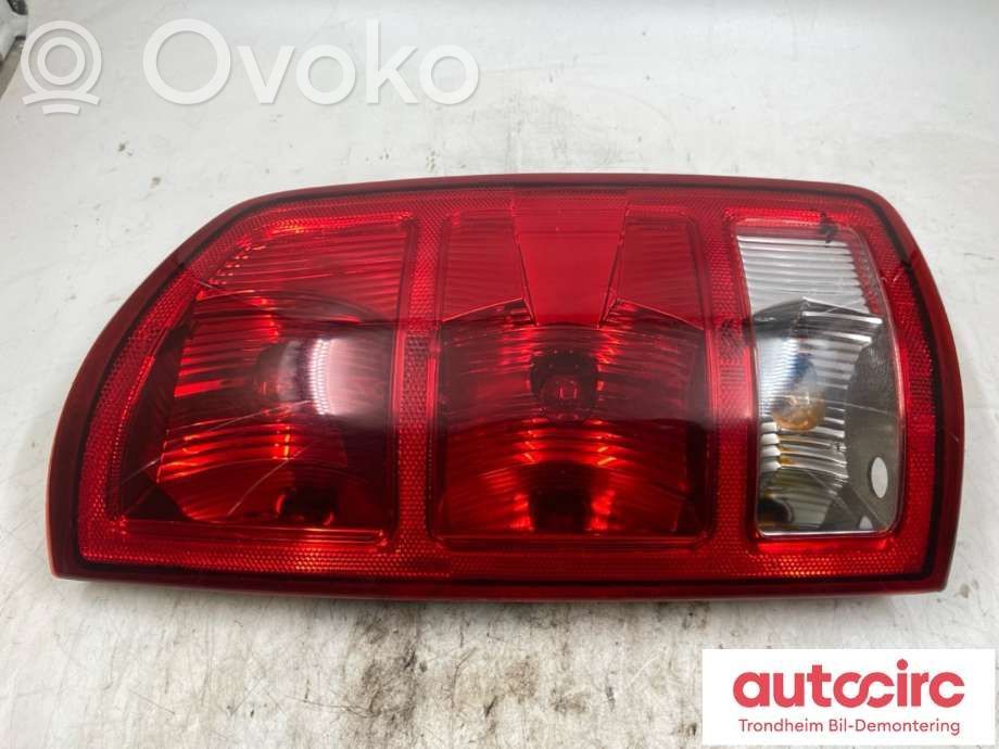 Dodge RAM Luz trasera/de freno 