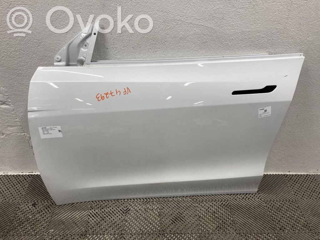 Tesla Model Y Дверь 