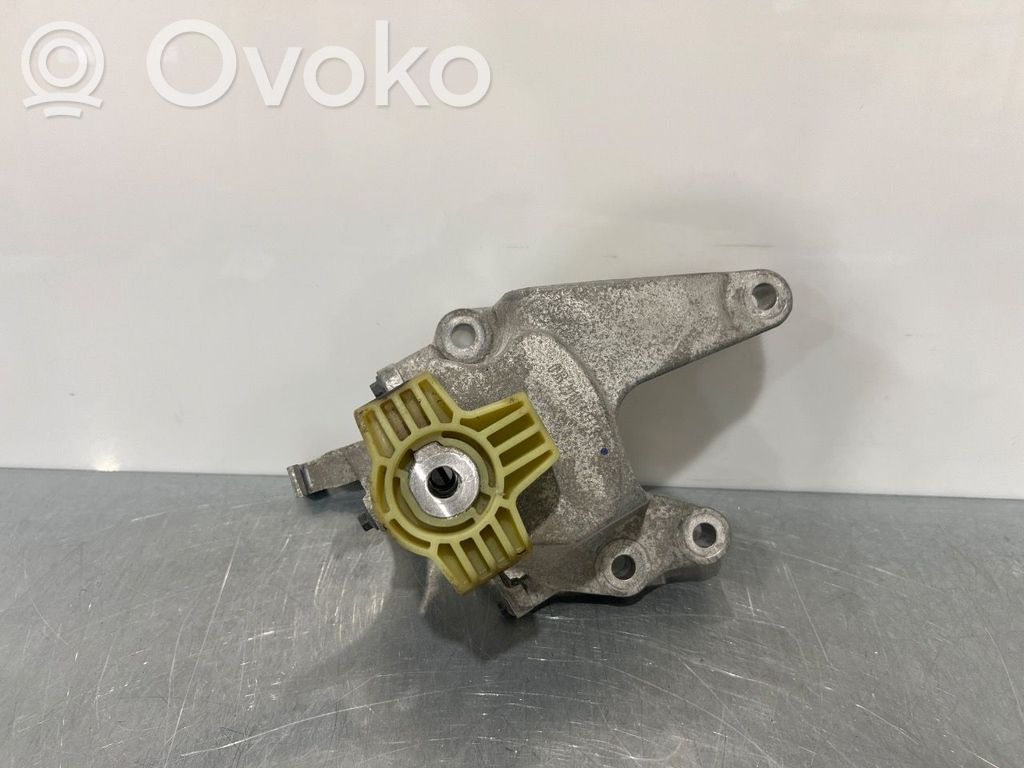 Volvo XC40 Engine mount bracket 