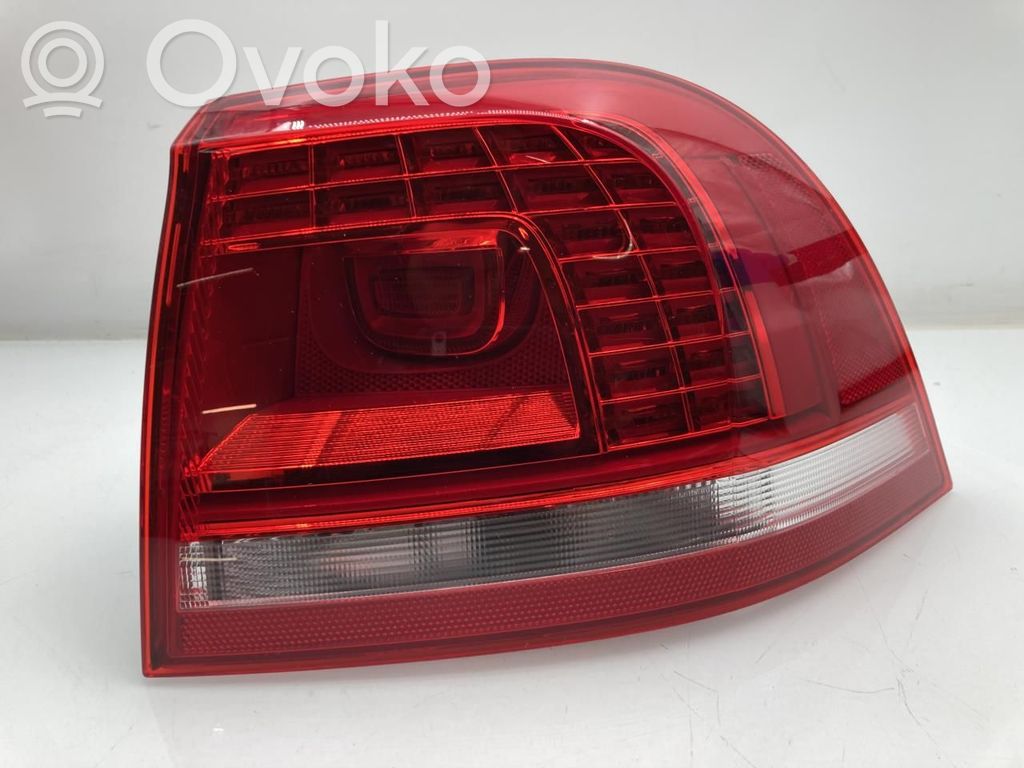 Volkswagen Touareg II Luci posteriori 