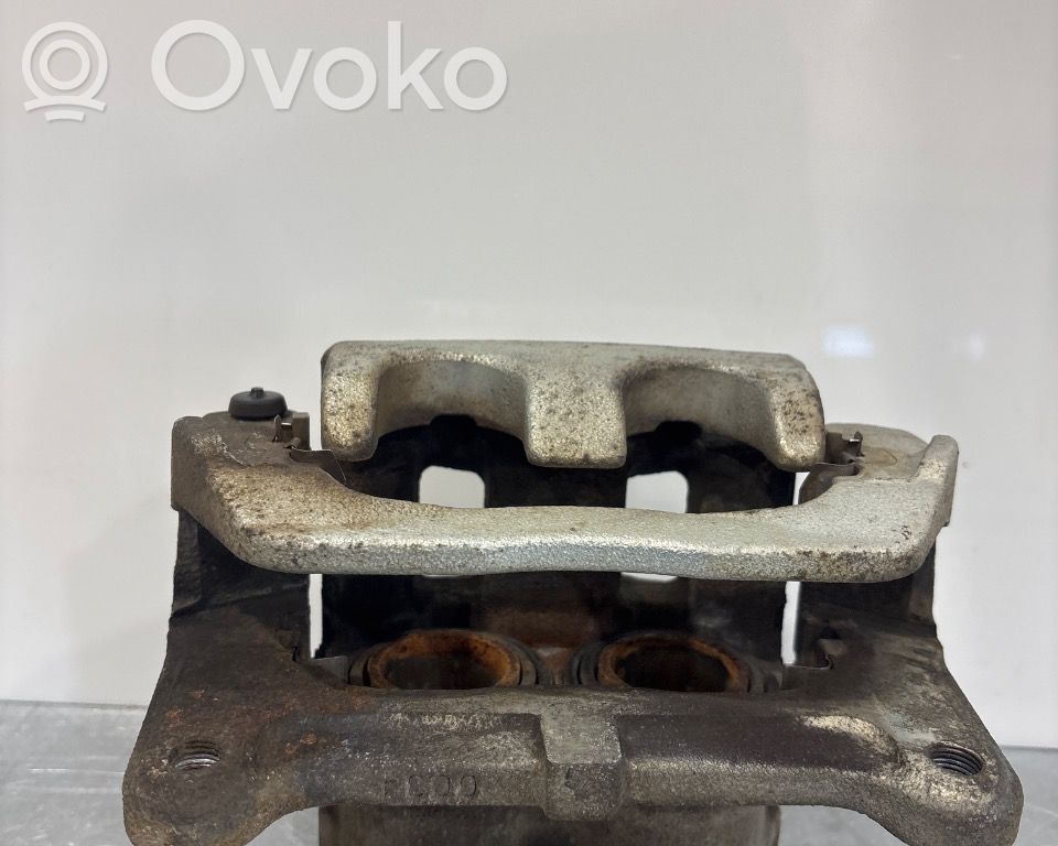 Mitsubishi Outlander Front brake caliper 