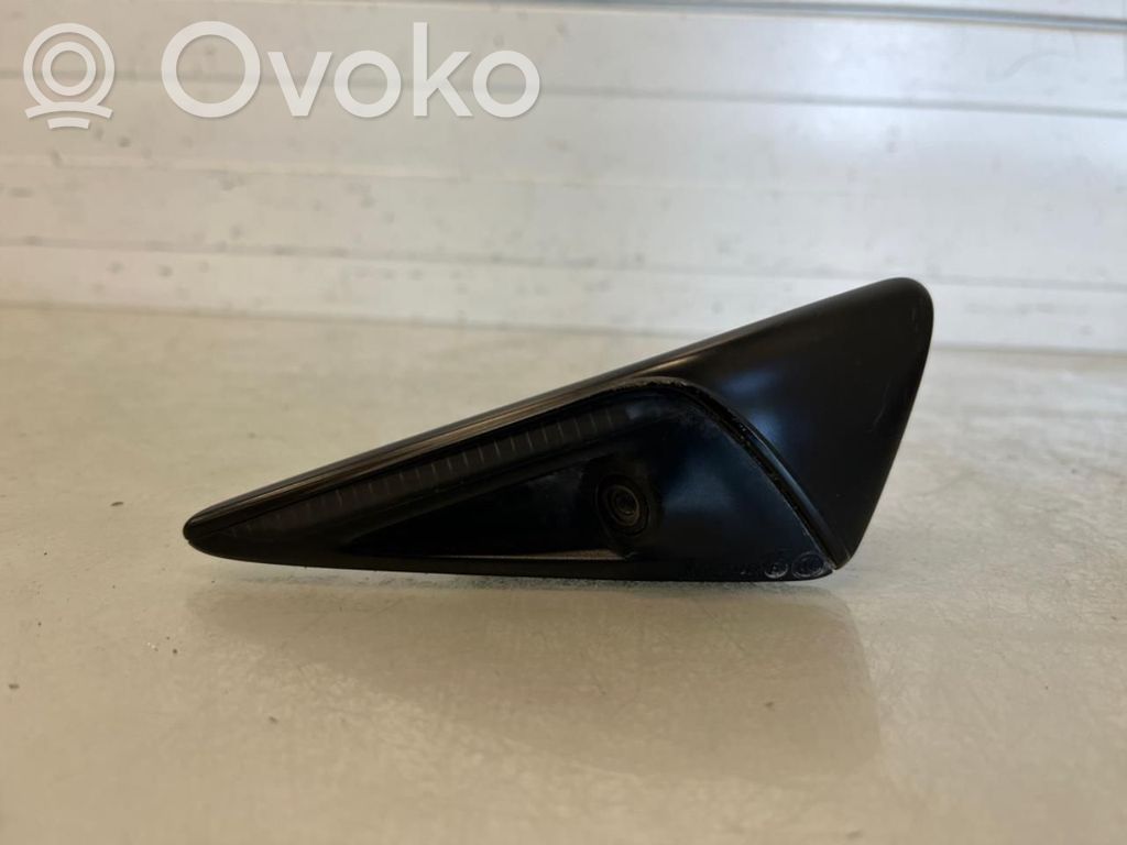 Tesla Model Y Priekinio stiklo kamera 