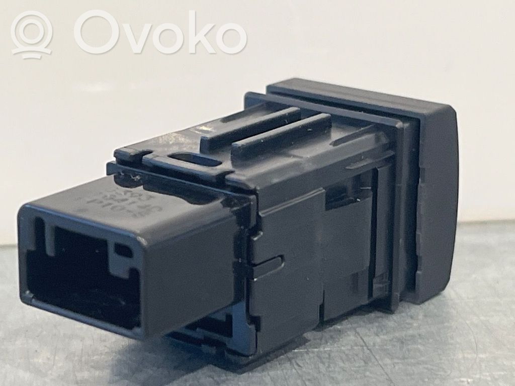 Toyota bZ4X Comutator deschidere hayon 