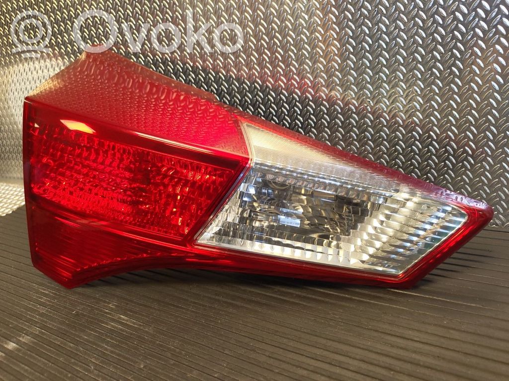 Toyota RAV 4 (XA40) Luci posteriori