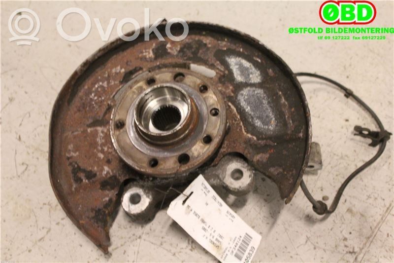 Front wheel hub spindle knuckle