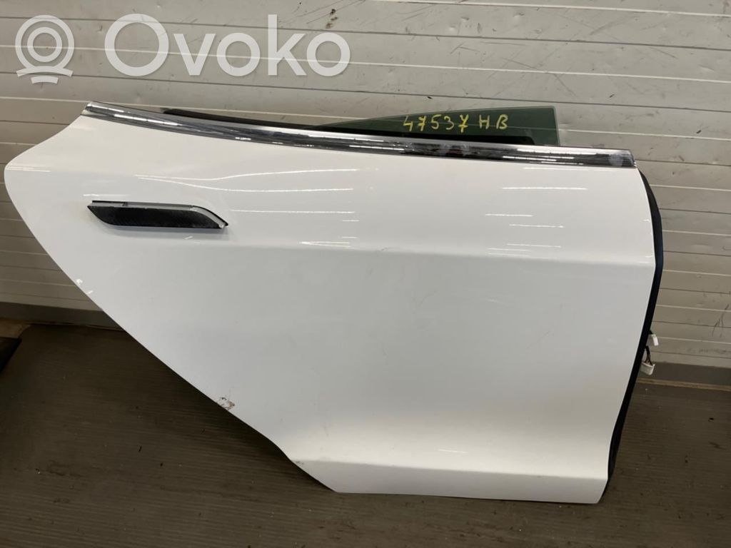 Aizmugurējās durvis   6006566E0F,6006566E0F