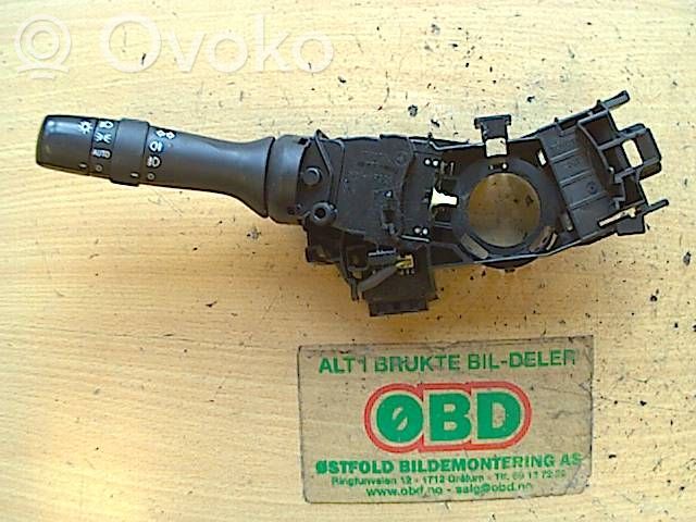 Toyota Avensis T270 Autres commutateurs / boutons / leviers