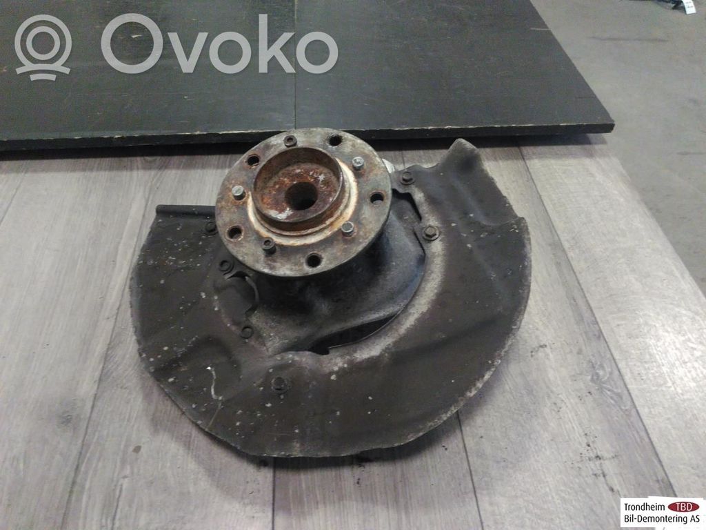 BMW M5 Front wheel hub spindle knuckle 