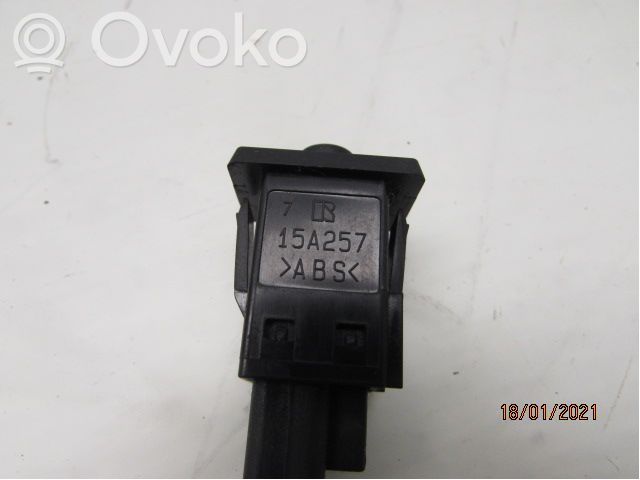 Toyota Prius (NHW20) Altri interruttori/pulsanti/cambi