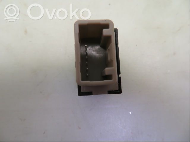 Mitsubishi Outlander Otros interruptores/perillas/selectores
