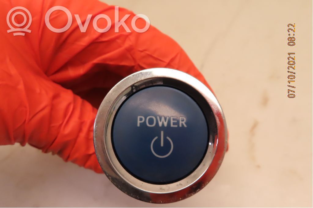 Toyota RAV 4 (XA40) Engine start stop button switch 
