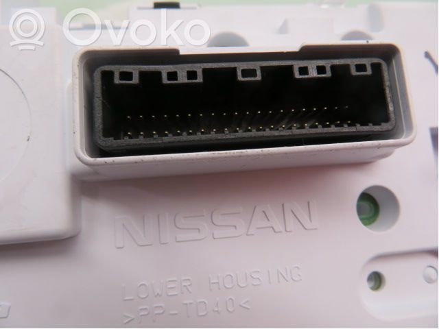 Nissan Leaf II (ZE1) Licznik / Prędkościomierz 