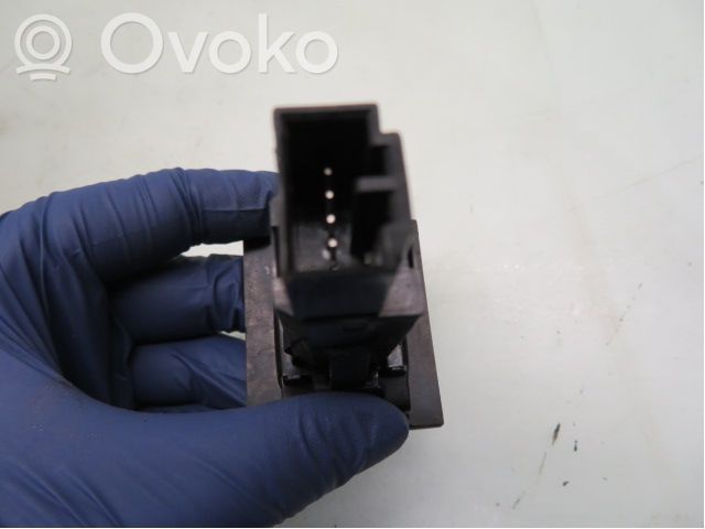 Volvo V70 Comutator lumini pericol