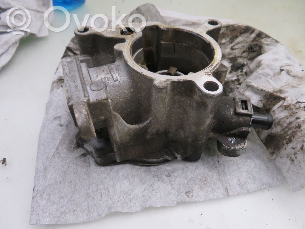 Audi A4 S4 B8 8K Alipainepumppu 