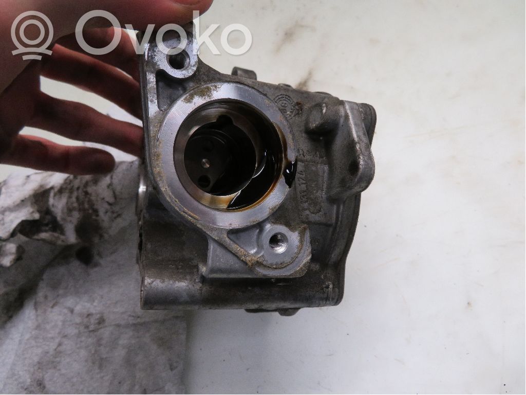 Audi A4 S4 B8 8K Alipainepumppu 