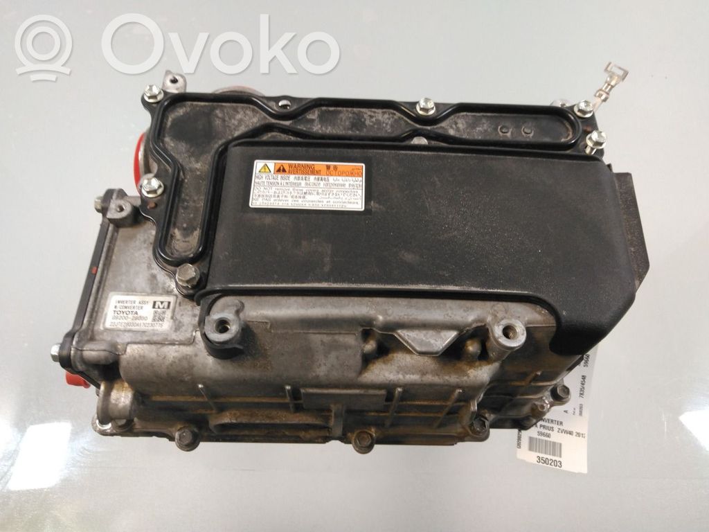 Toyota Prius+ (ZVW40) Jännitteenmuunnin/vaihtosuuntaaja