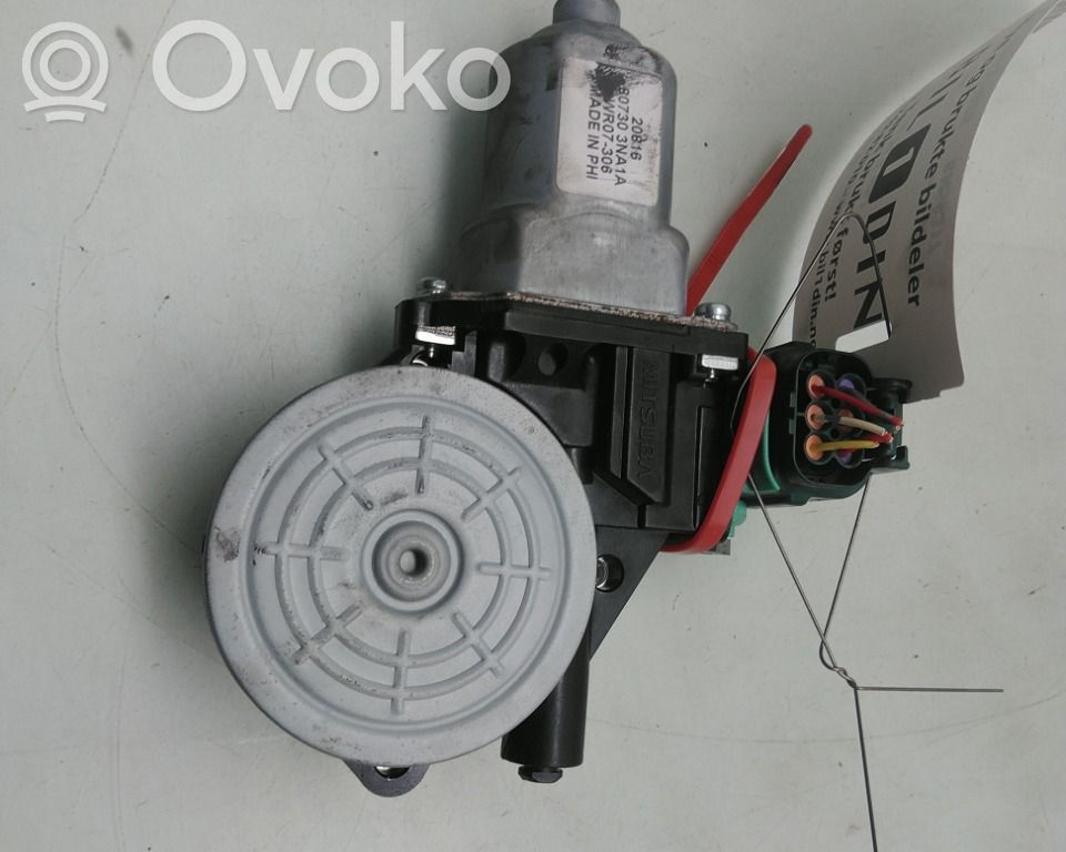Nissan Leaf I (ZE0) Front door electric window regulator