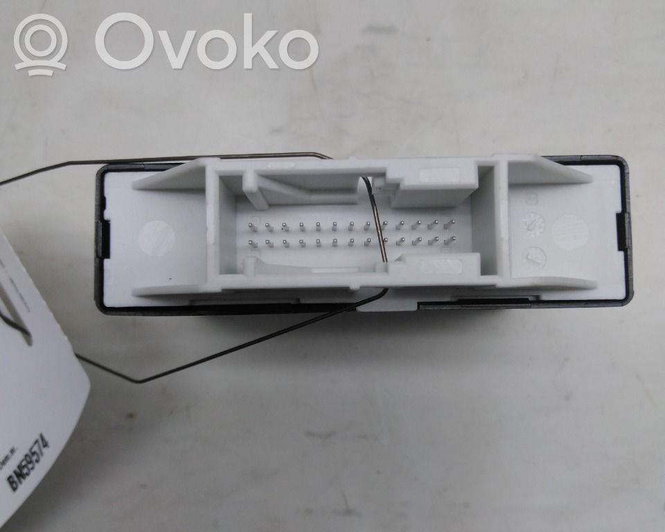 BMW 5 G30 G31 G38 Pysäköintitutkan (PCD) ohjainlaite/moduuli 