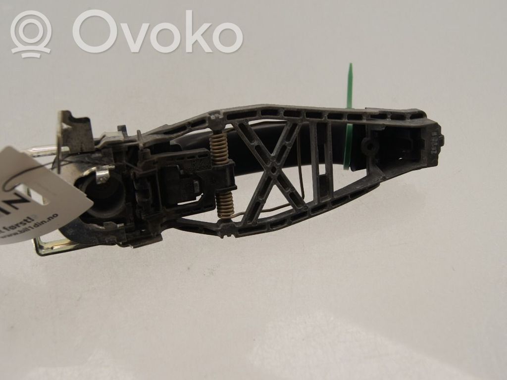 Volkswagen Transporter - Caravelle T5 Etuoven ulkokahva 