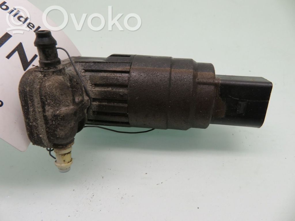 Volkswagen Tiguan Pompa spryskiwacza szyby przedniej / czołowej