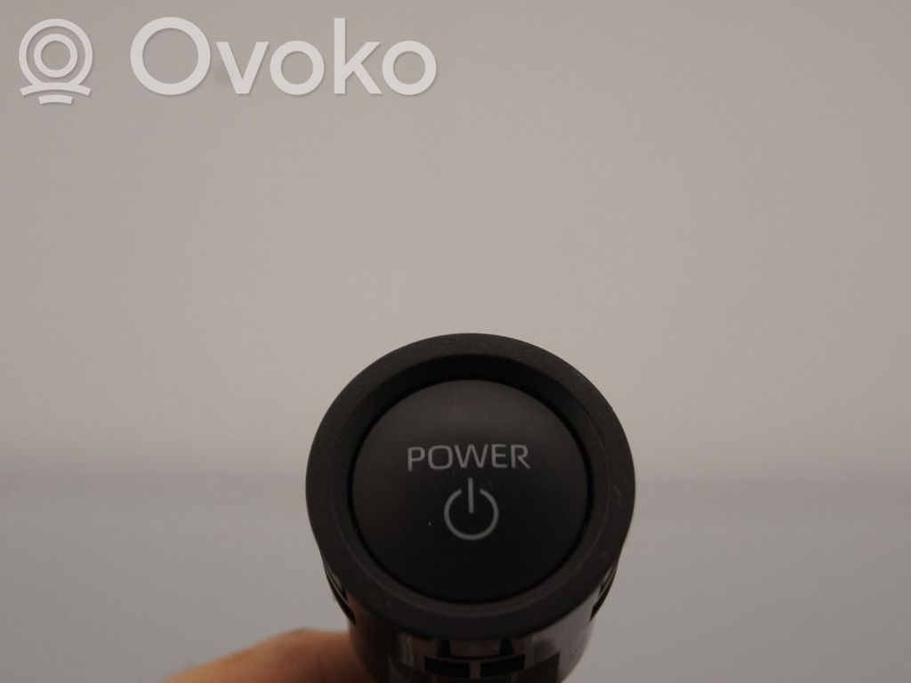 Toyota bZ4X Interruptor de encendido/apagado del motor 