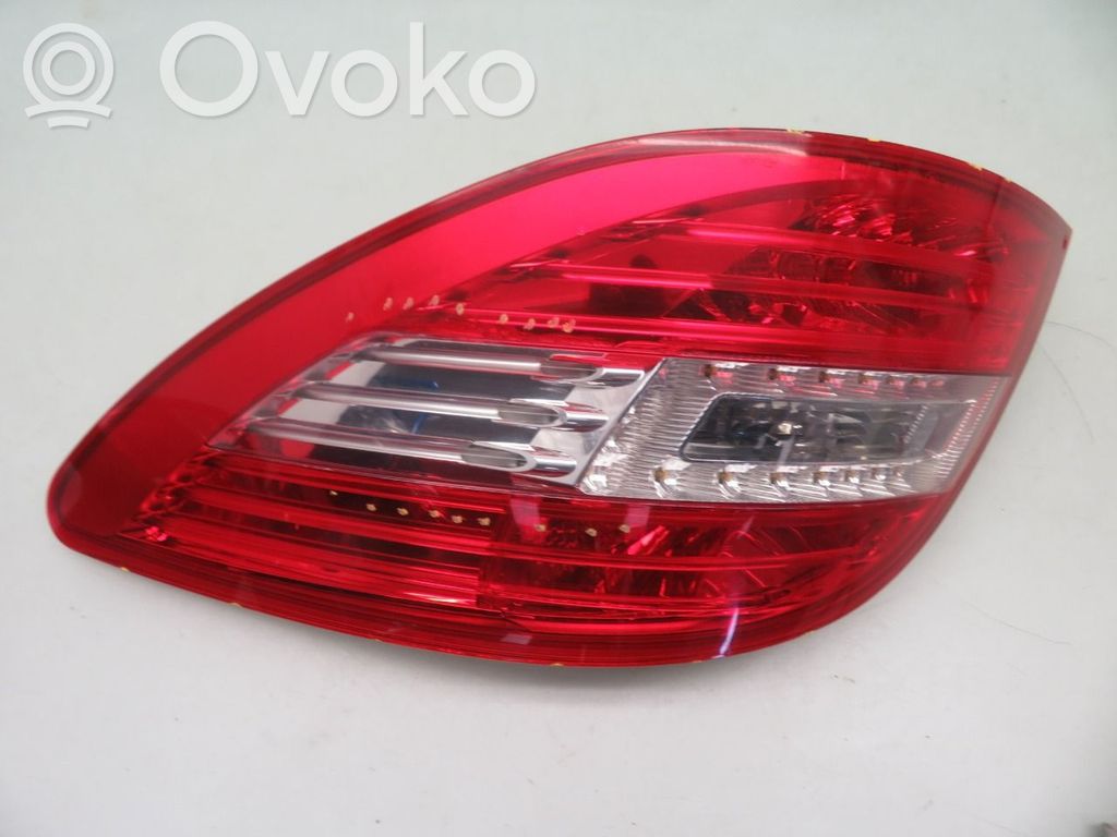 Mercedes-Benz R W251 Lampa tylna
