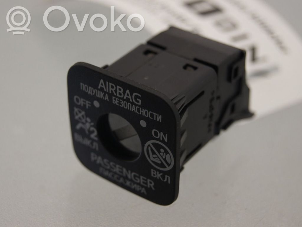 Toyota Yaris Cross Otros interruptores/perillas/selectores 