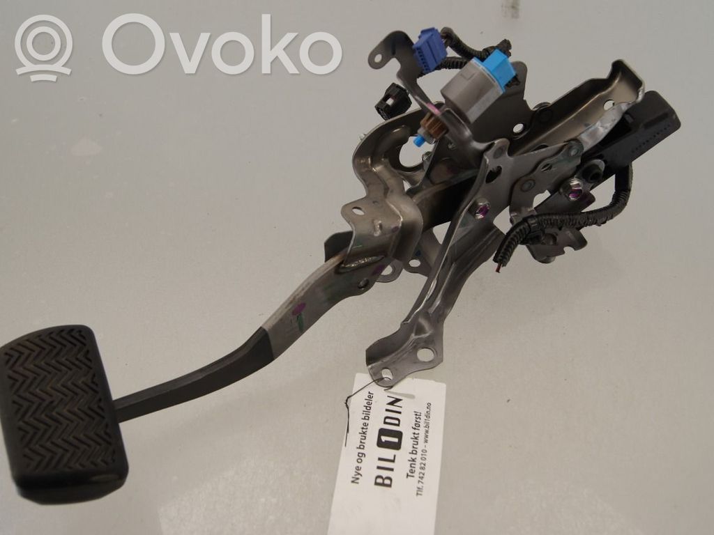 Toyota Yaris Cross Pedalier 