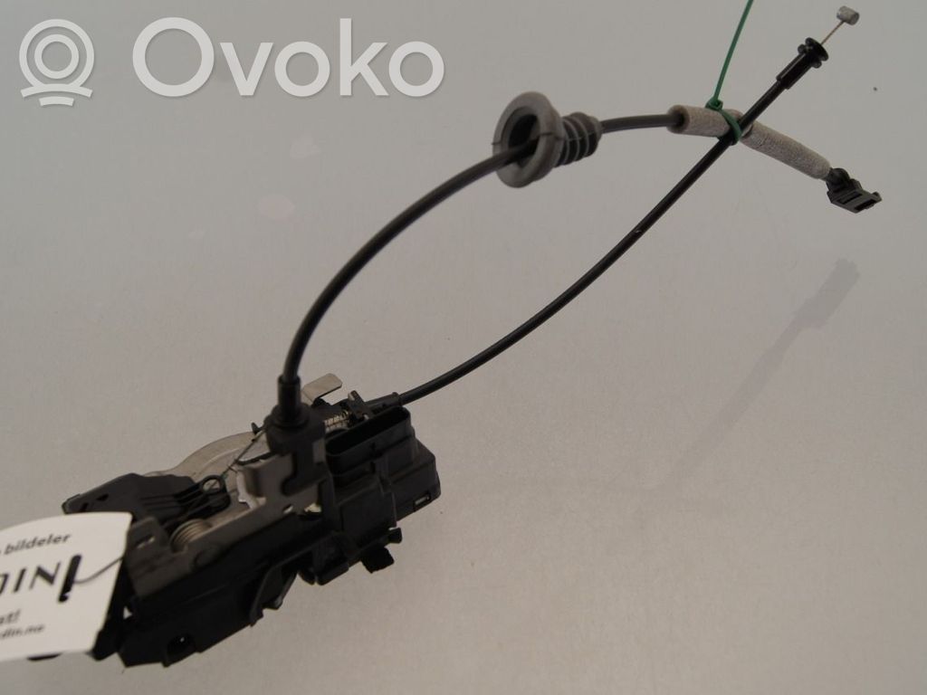 Volvo XC90 Zamek drzwi przednich 