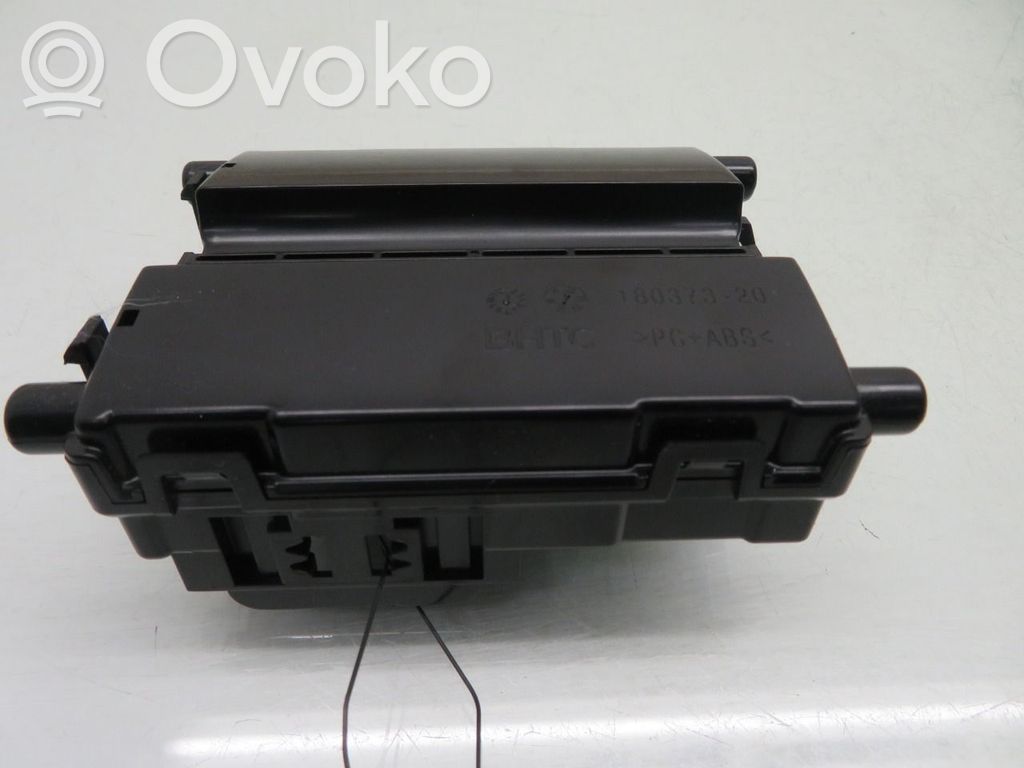 Mercedes-Benz EQV 447 Korin keskiosan ohjainlaite 