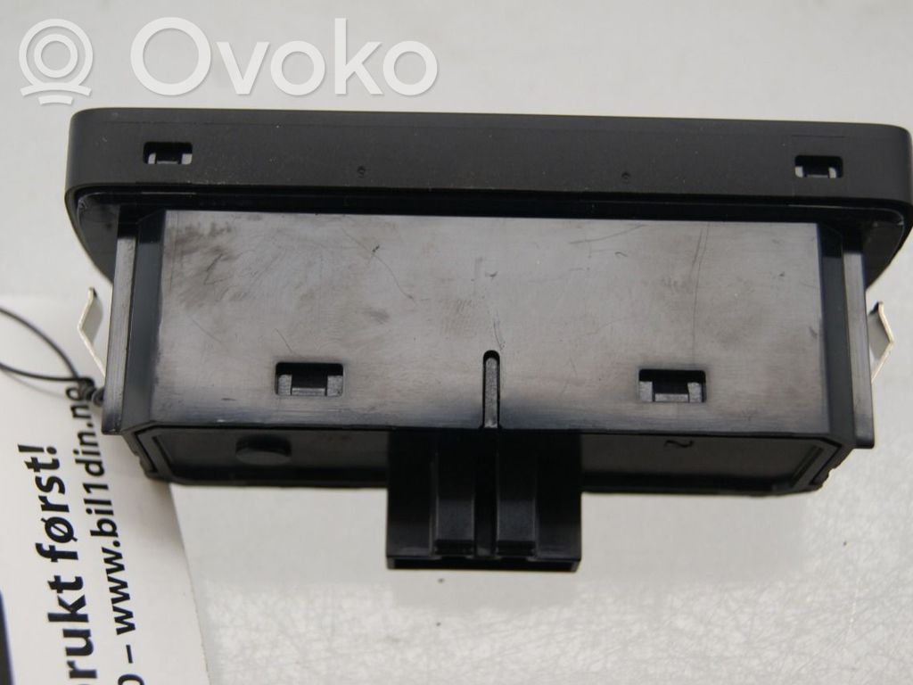Interruptor para abrir la puerta trasera   31376509,31376509