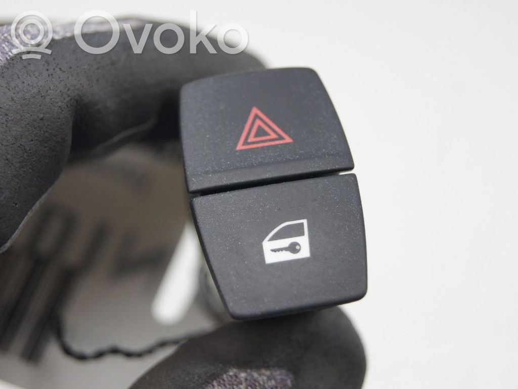 BMW 1 F20 F21 Przycisk świateł awaryjnych 