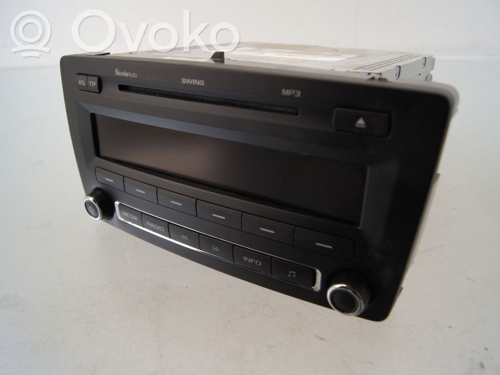 Skoda Octavia Mk2 (1Z) Panel / Radioodtwarzacz CD/DVD/GPS 