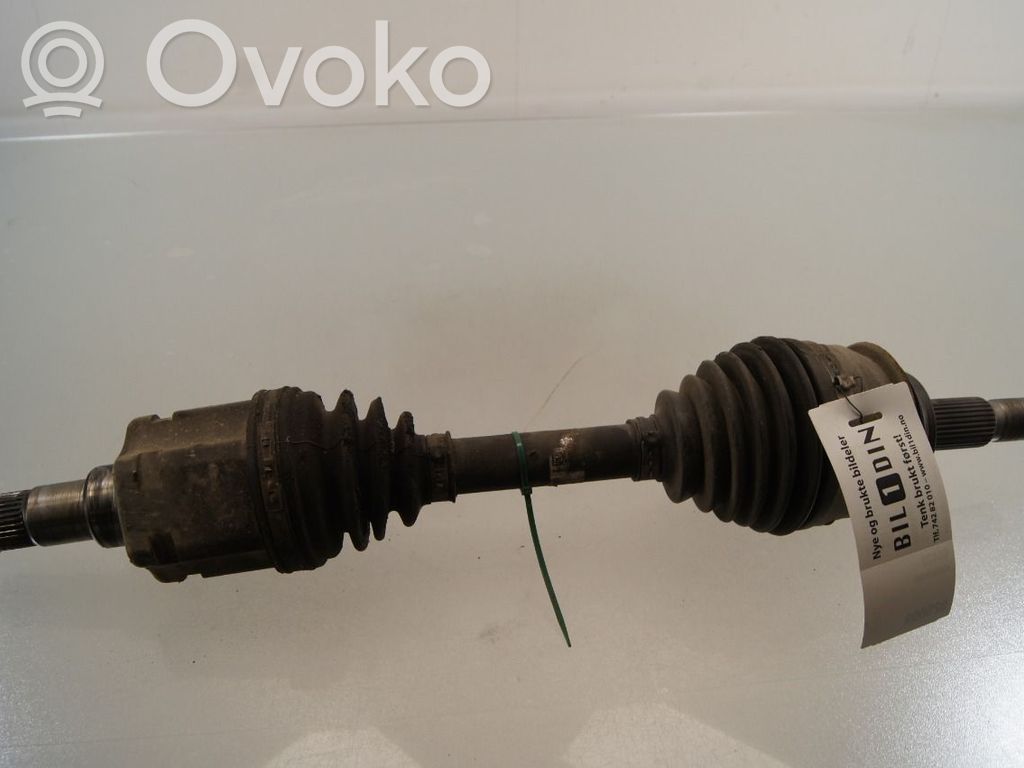 Toyota Hilux VIII Półoś przednia 