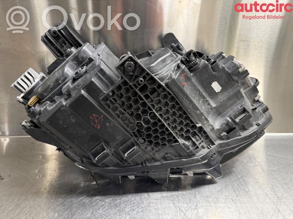 Volkswagen PASSAT B8 Scheinwerfer 
